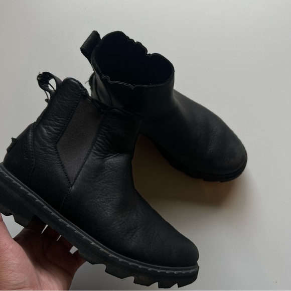 Sorel boots - Picture 4 of 6